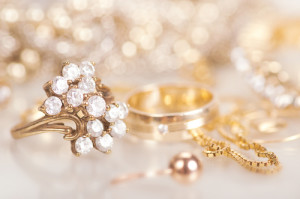 Precautions to Take When Buying Jewelry This Holiday Season