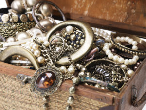 Tips for Traveling Safely with Jewelry